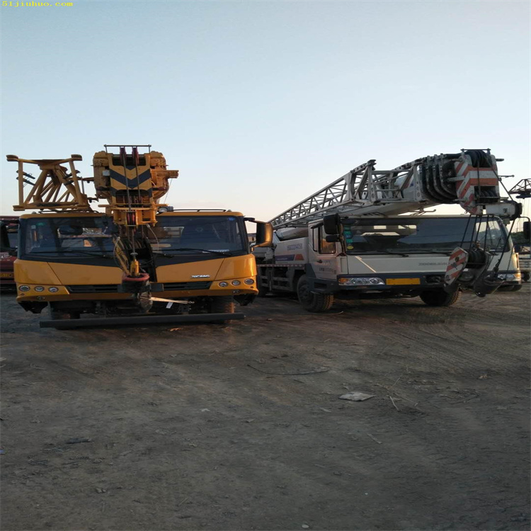 兴文吊车吊挖机正确办法