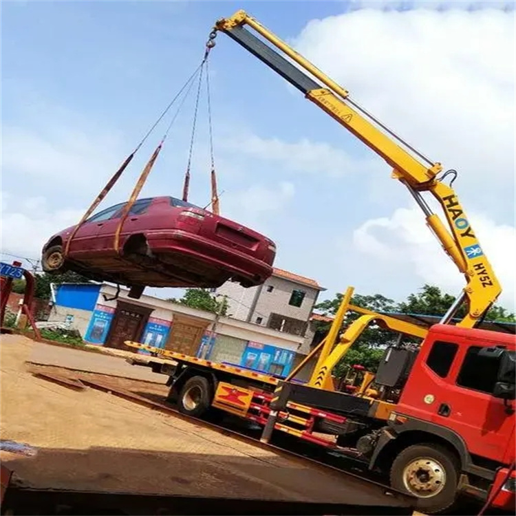 兴文吊车吊汽车的正确方法